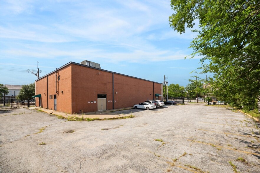 2918 San Jacinto St, Houston, TX for sale - Building Photo - Image 2 of 17