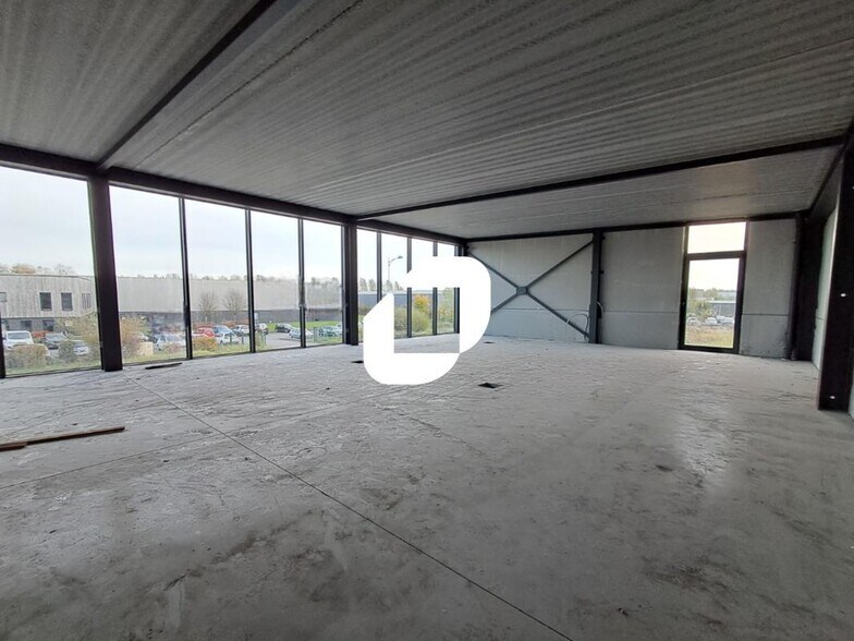 Flex in Comines for sale - Interior Photo - Image 2 of 8