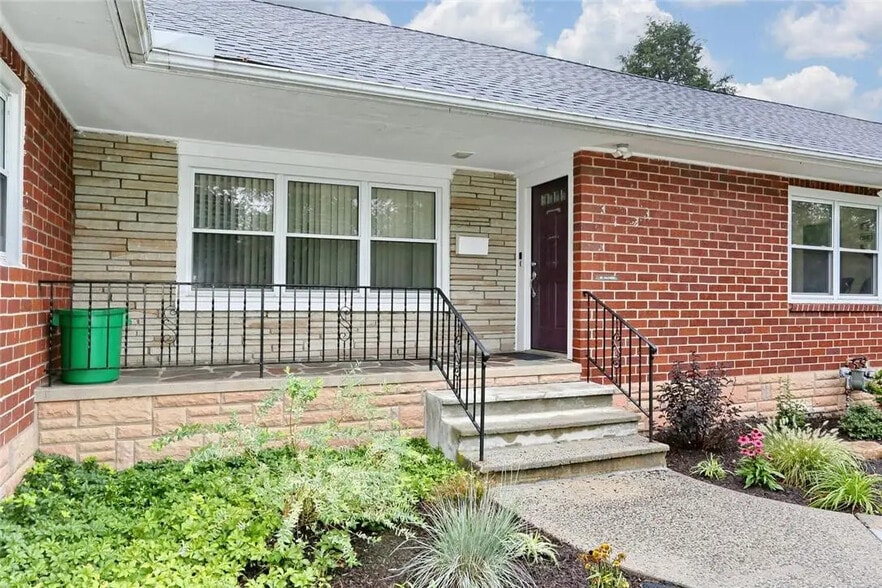 574 Route 303, Blauvelt, NY for sale - Building Photo - Image 2 of 8