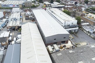 Plus de détails pour 709 North Circular Rd, Londres - Industriel à vendre