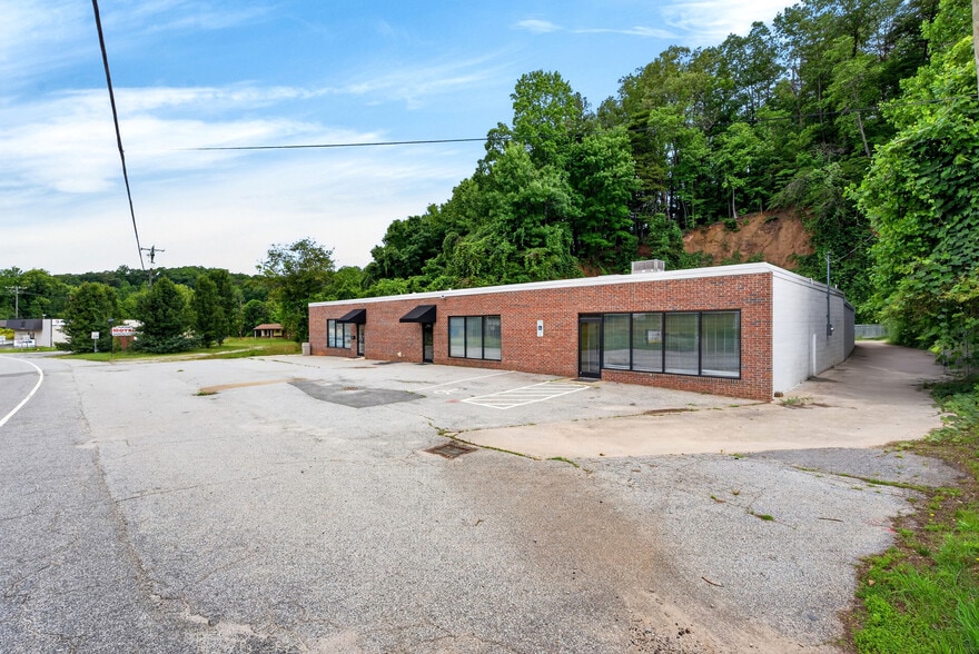 1141 S Trade St, Tryon, NC à louer - Photo du bâtiment - Image 3 de 34