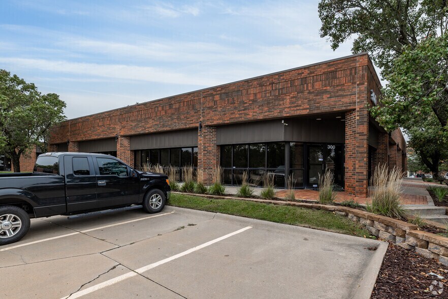 3450 N Rock Rd, Wichita, KS à louer - Photo du bâtiment - Image 3 de 3