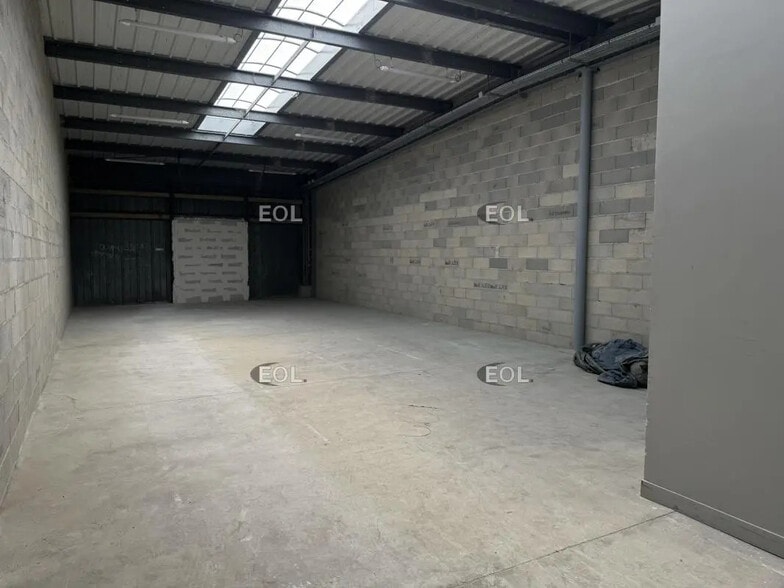 Flex in Sainte-Geneviève-des-Bois for lease - Interior Photo - Image 2 of 3