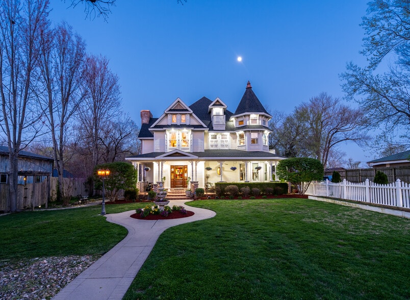 306 N Main St, Bentonville, AR for sale - Primary Photo - Image 1 of 53