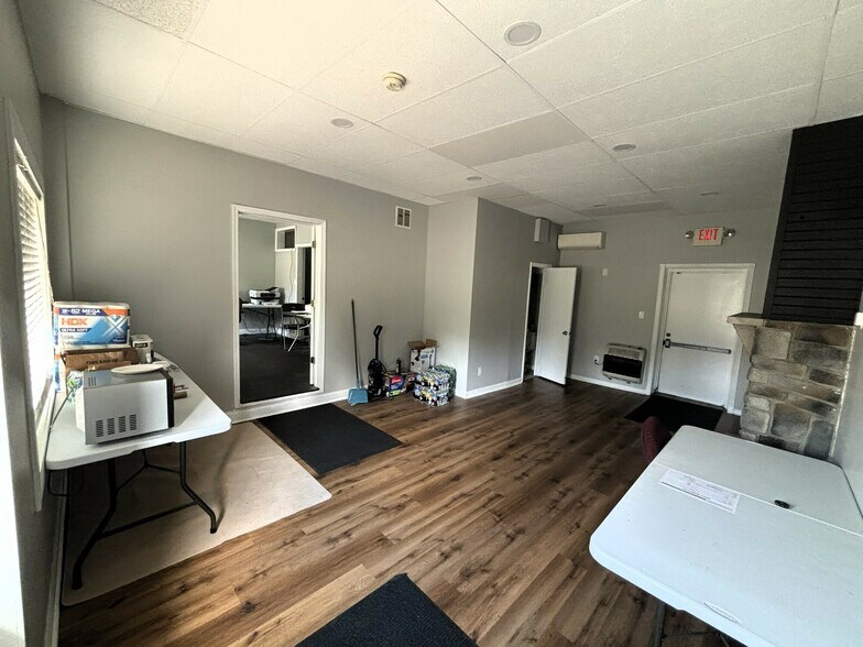 906 Route 940, Pocono Lake, PA à louer - Photo du bâtiment - Image 3 de 11
