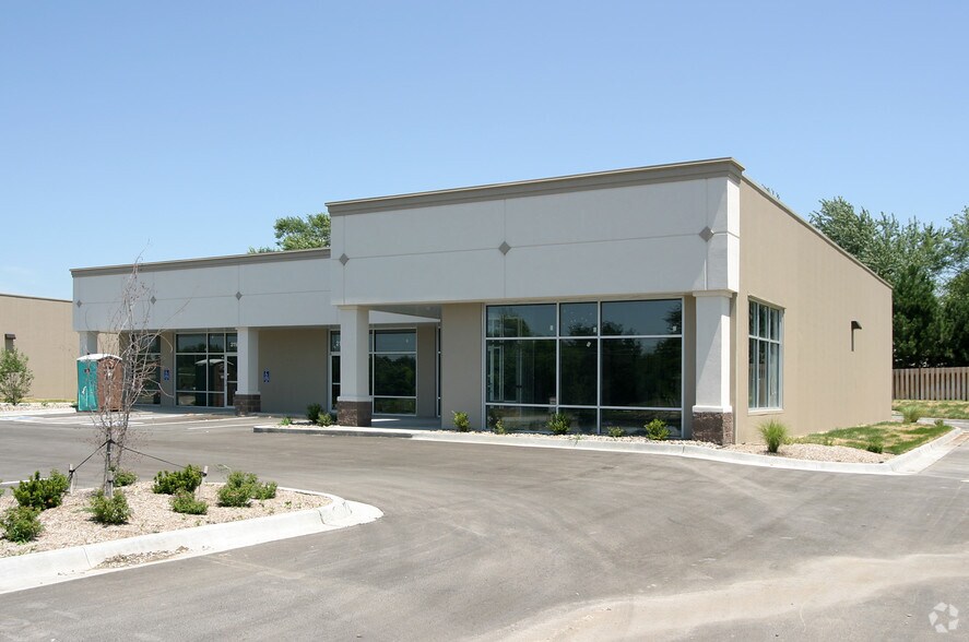 2110-2138 N 7th Hwy, Blue Springs, MO for lease - Building Photo - Image 2 of 9