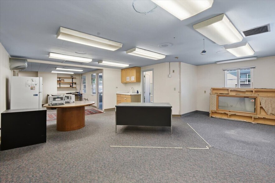 10310 Aurora Ave N, Seattle, WA à vendre - Photo du bâtiment - Image 3 de 31