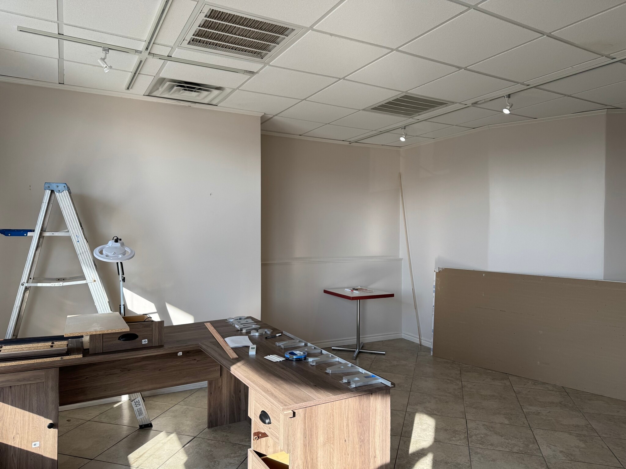 5601 W Lovers Ln, Dallas, TX for lease Interior Photo- Image 1 of 6