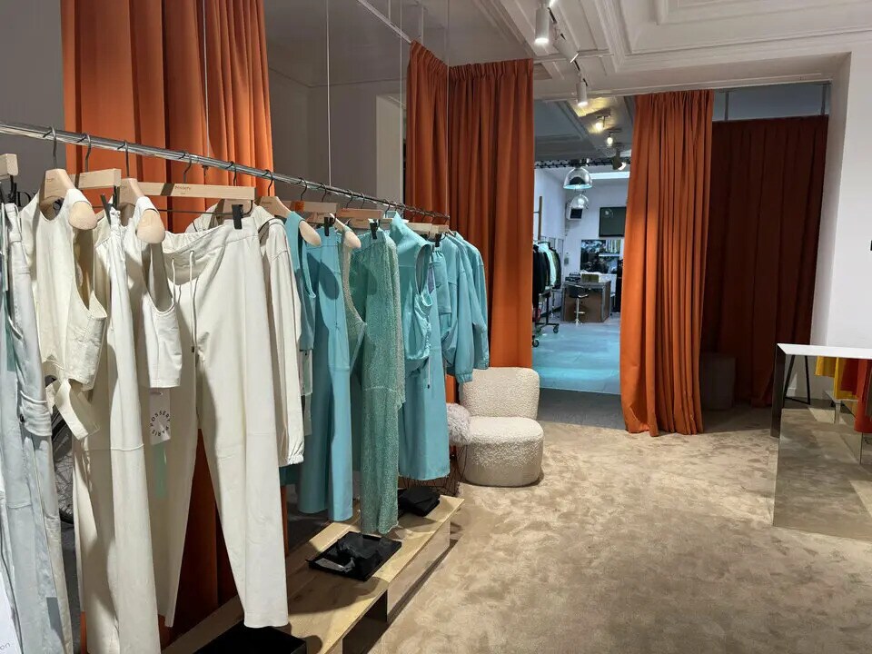 Retail in Paris for sale Interior Photo- Image 1 of 4