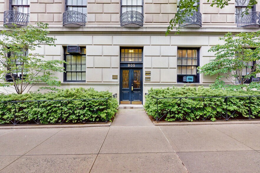 905 5th Ave, New York, NY à vendre - Photo principale - Image 1 de 19