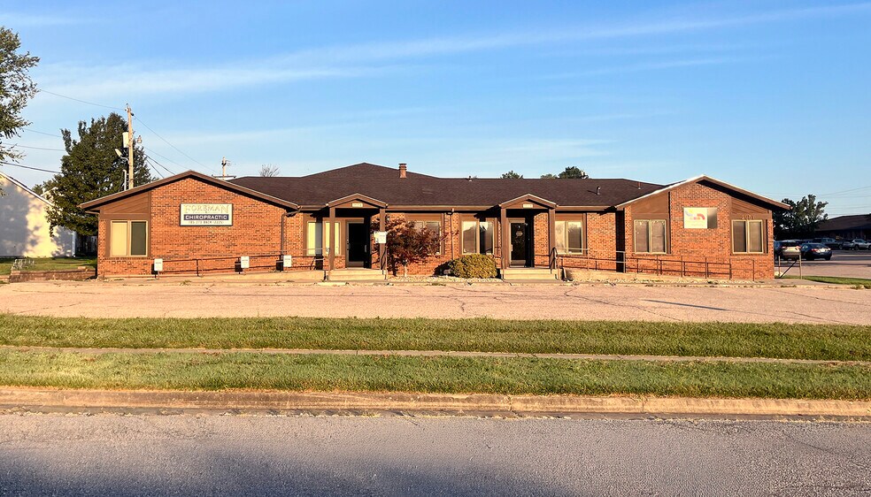 2951 SW Wanamaker Dr, Topeka, KS à louer - Photo du bâtiment - Image 1 de 3