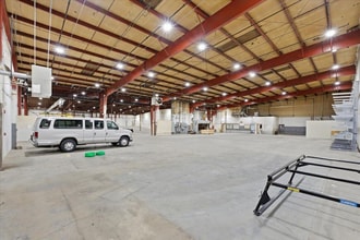 3211 Nebraska Ave, Council Bluffs, IA for lease Interior Photo- Image 2 of 21