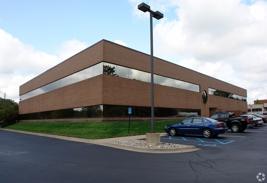 28580 Orchard Lake Rd, Farmington Hills, MI à louer - Photo du bâtiment - Image 2 de 6