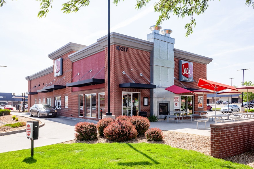 10317 Metcalf Ave, Overland Park, KS for lease - Primary Photo - Image 1 of 16