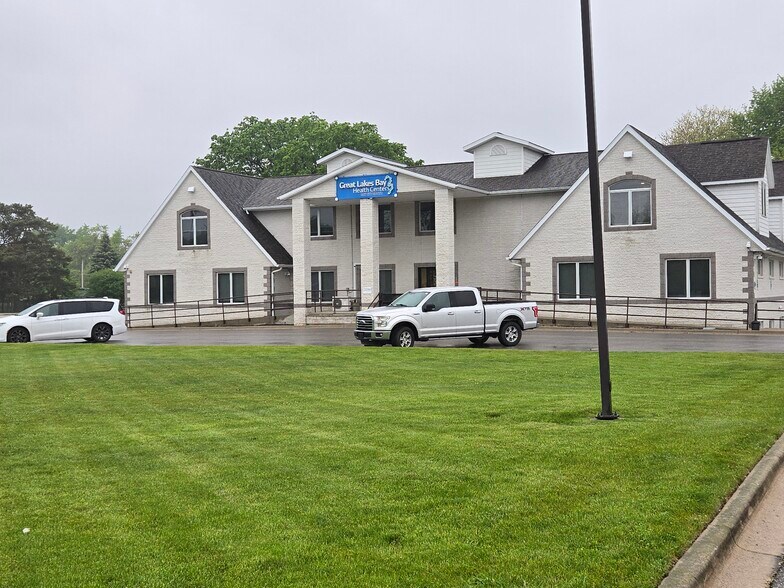 690 S Trumbull St, Bay City, MI à vendre - Photo du bâtiment - Image 2 de 28