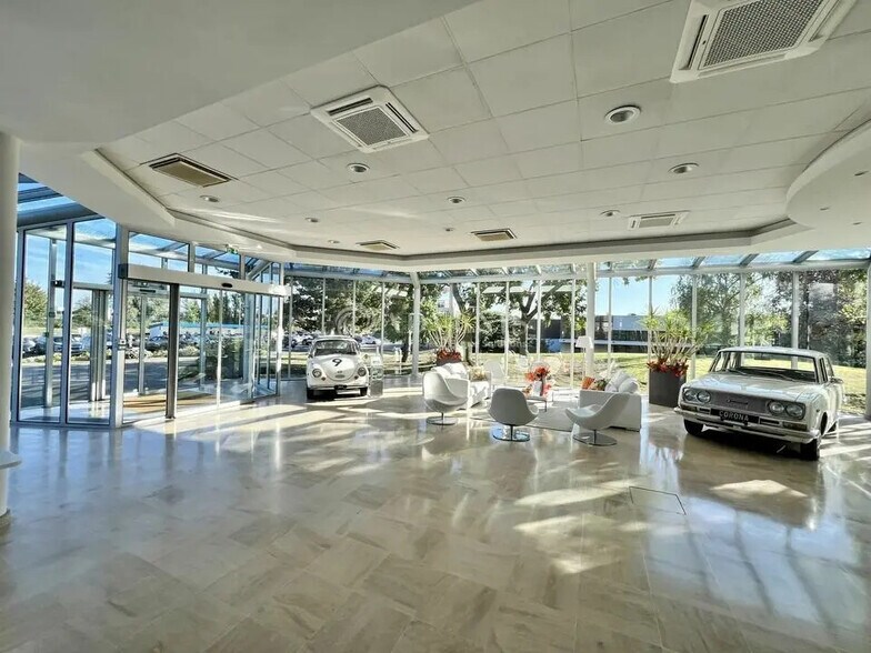 Office in Saint-Ouen-l'Aumône for lease - Lobby - Image 2 of 12