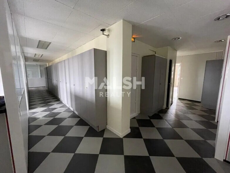 Office in Roanne for lease - Interior Photo - Image 3 of 14