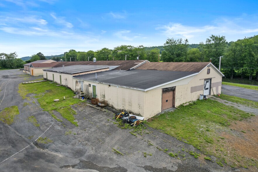 2562 E Blakeslee Blvd, Lehighton, PA à vendre - Photo du bâtiment - Image 2 de 29