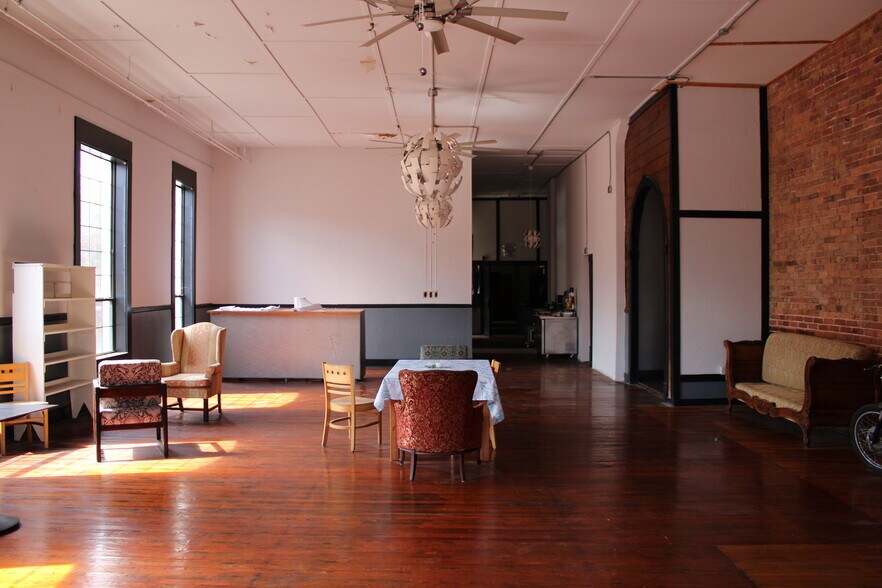 330 E Main St, Nacogdoches, TX à vendre - Photo intérieure - Image 2 de 12