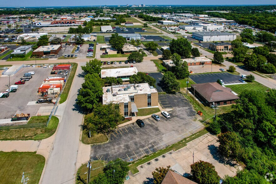 3320 Sw Harrison St, Topeka, KS à vendre - Photo du bâtiment - Image 3 de 38