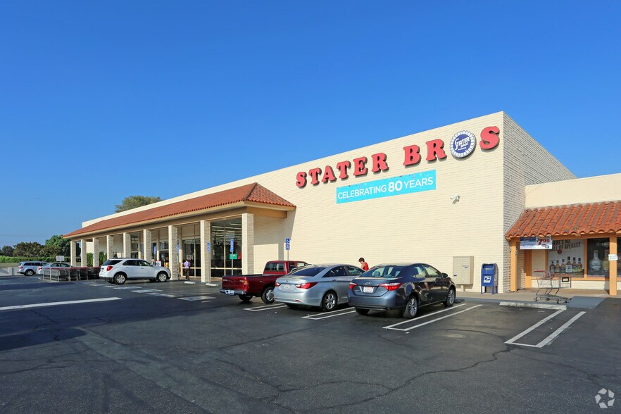 2360-2390 N Tustin Ave, Santa Ana, CA à louer - Photo du bâtiment - Image 2 de 12