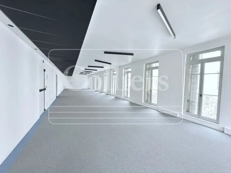 Office in Marseille for lease Interior Photo- Image 1 of 5