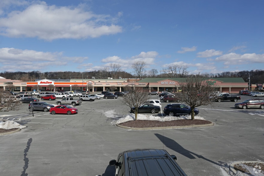 1 Padanaram Rd, Danbury, CT for lease - Primary Photo - Image 3 of 9