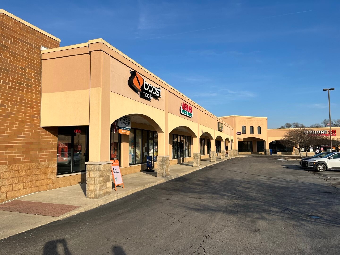 520 N Cunningham Ave, Urbana, IL for lease Interior Photo- Image 1 of 5