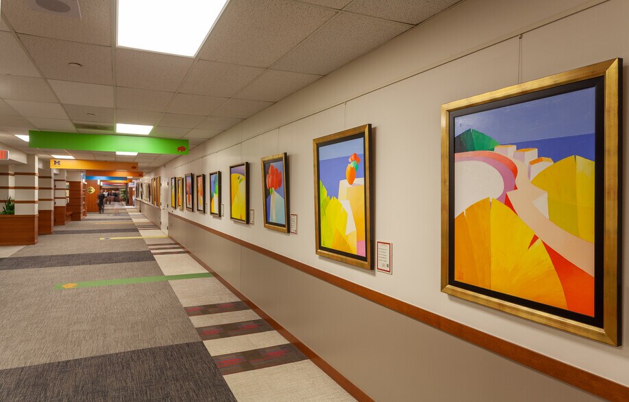 24 Frank Lloyd Wright Dr, Ann Arbor, MI à louer - Photo intérieure - Image 2 de 30