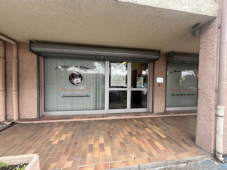 Retail in Tarascon for sale Building Photo- Image 1 of 9