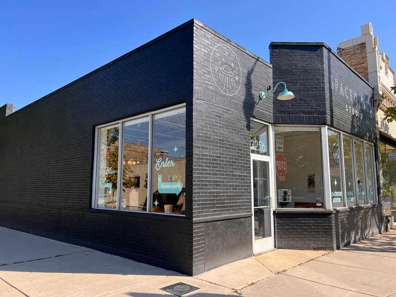 3256 W Bryn Mawr Ave, Chicago, IL for lease - Building Photo - Image 3 of 23