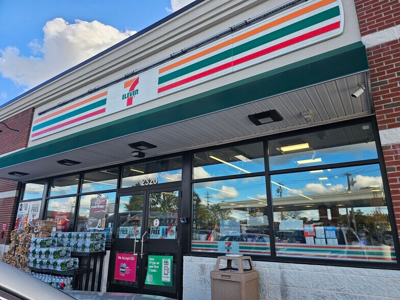 2320 Union Blvd, Bay Shore, NY à louer - Photo du bâtiment - Image 2 de 14