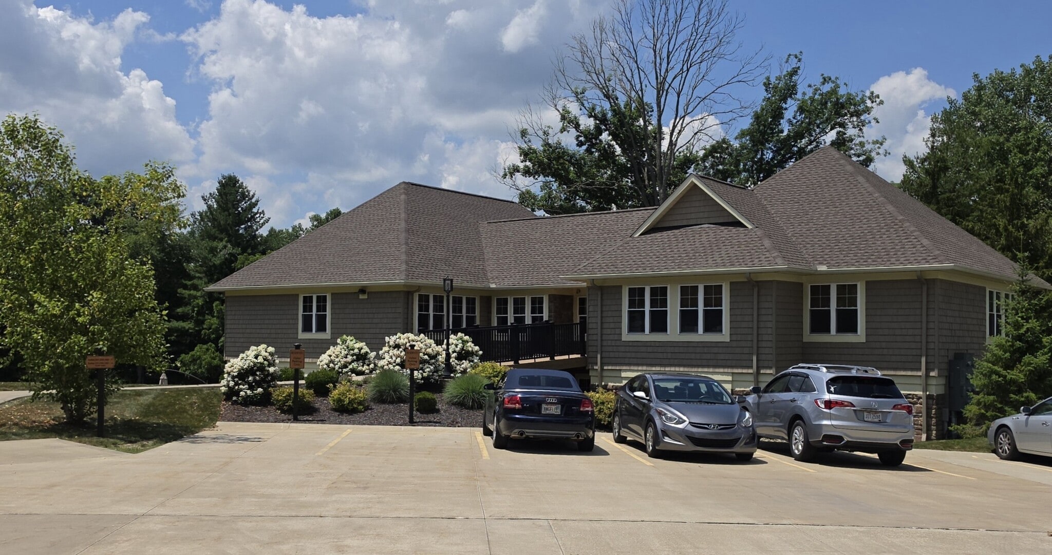 840 Rothrock Road, Fairlawn, OH à louer Photo du bâtiment- Image 1 de 5