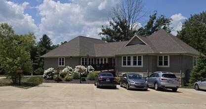 840 Rothrock Road, Fairlawn, OH à louer Photo du bâtiment- Image 1 de 5