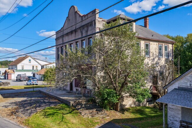 Plus de détails pour 9 Mongaup Rd, Hurleyville, NY - Multi-résidentiel à vendre