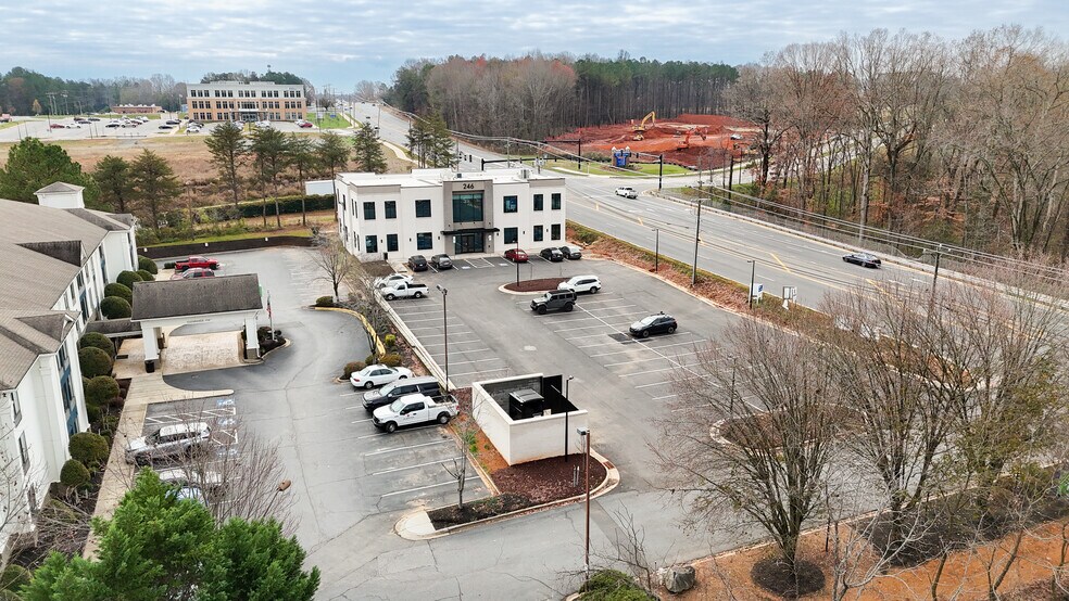 246 Beatty Dr, Belmont, NC à louer - Photo du bâtiment - Image 3 de 5
