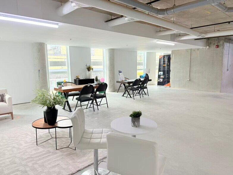 37994 2 ave, Squamish, BC à louer - Photo du bâtiment - Image 3 de 4