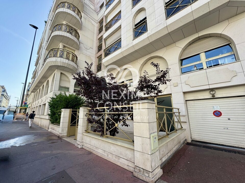 Bureau dans Levallois-Perret à vendre Photo du bâtiment- Image 1 de 11
