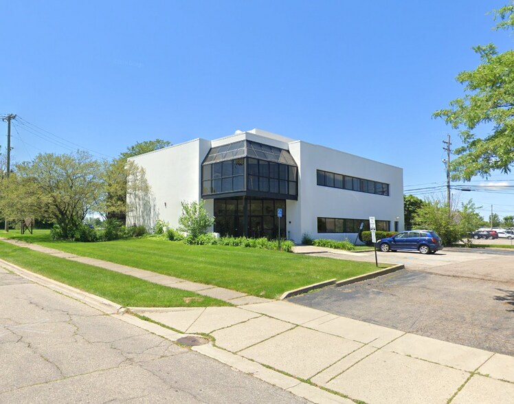 44060 Woodward Ave, Bloomfield Hills, MI à louer - Photo principale - Image 1 de 24