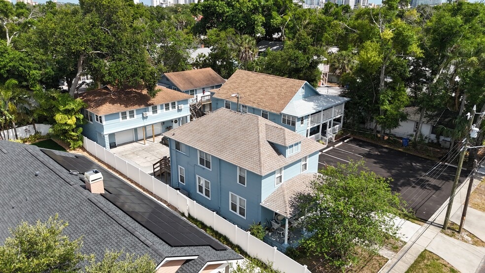 945 Crescent Lake Dr N, Saint Petersburg, FL for sale - Building Photo - Image 3 of 17