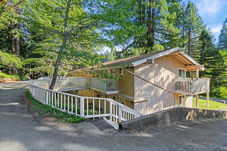 Brooktrails Lodge & Residential Units portfolio of 3 properties for sale on LoopNet.ca - Building Photo - Image 3 of 70