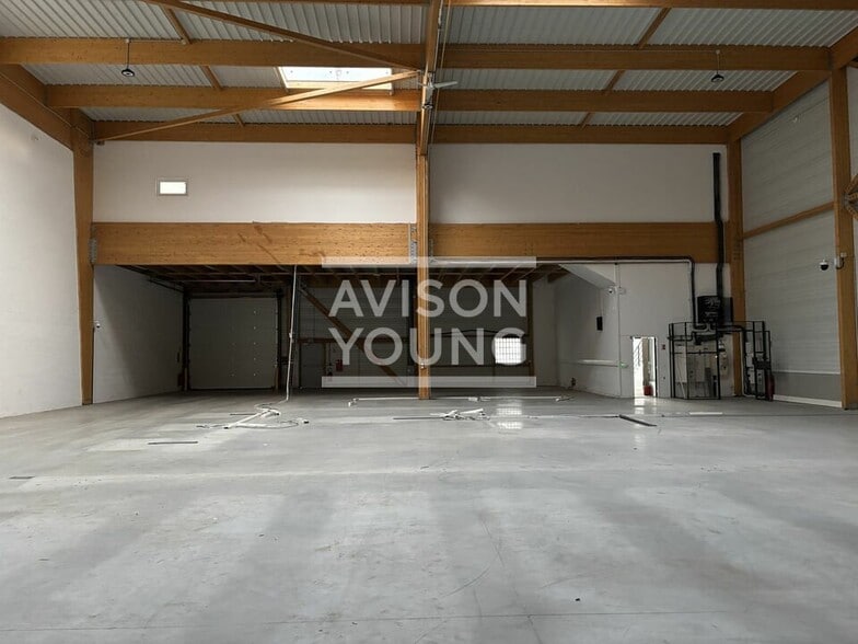 Industrial in Romainville for lease - Interior Photo - Image 2 of 10