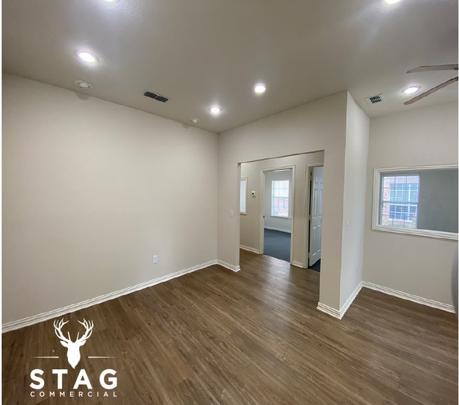 1206 Bent Oaks Ct, Denton, TX for lease - Lobby - Image 3 of 50