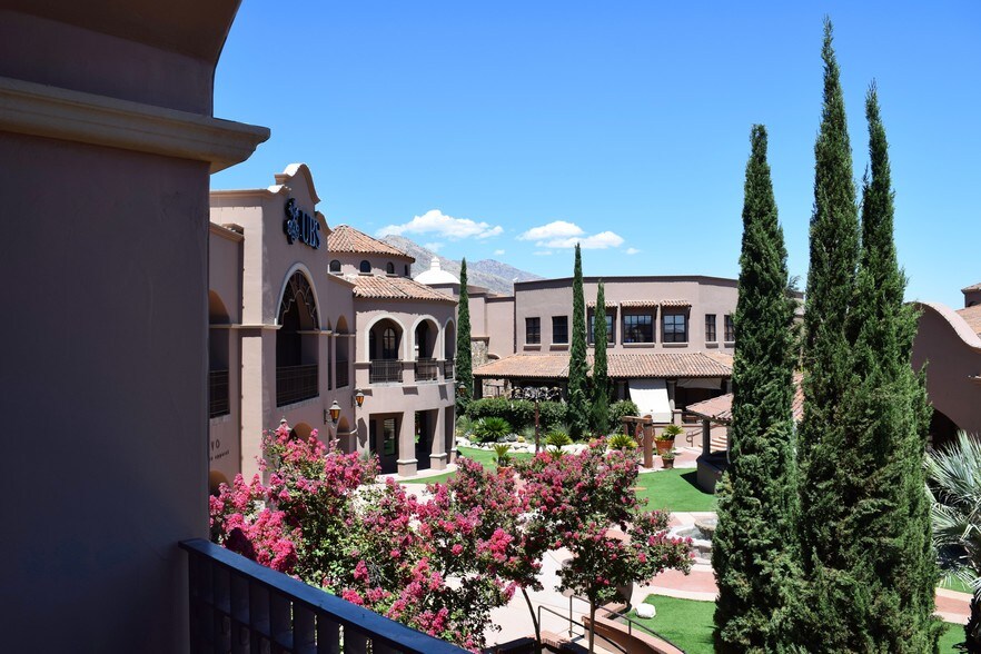 2840-2890 E Skyline Dr, Tucson, AZ à louer - Photo du bâtiment - Image 3 de 18