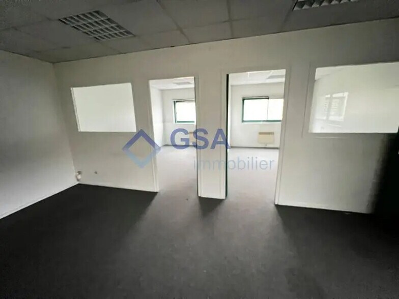 Office in Le Mée-sur-Seine for lease - Interior Photo - Image 3 of 8