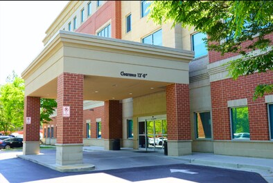6300 Hospital Pky, Johns Creek, GA à louer - Photo du bâtiment - Image 3 de 7