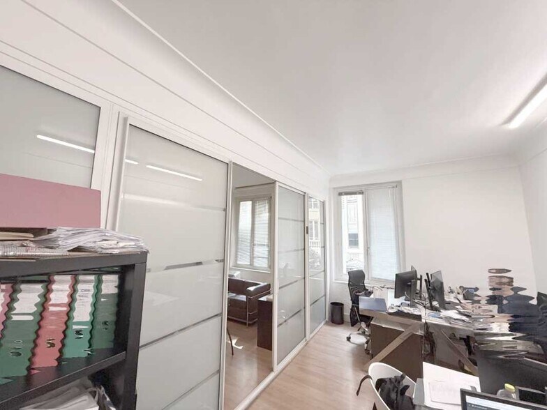Office in Paris for sale - Interior Photo - Image 3 of 10
