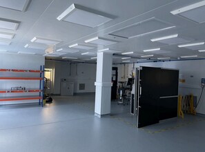 42 Research Ave N, Currie à louer Photo intérieure- Image 2 de 4