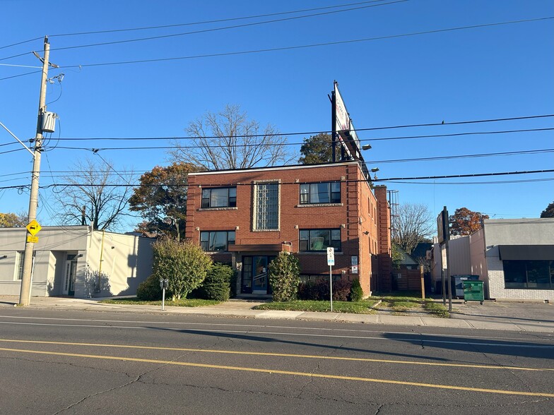 832 King St W, Hamilton, ON for sale - Building Photo - Image 2 of 8