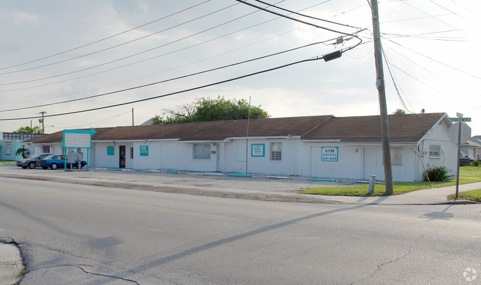 202-204 N Fiske Blvd, Cocoa, FL à vendre - Photo du bâtiment - Image 2 de 9